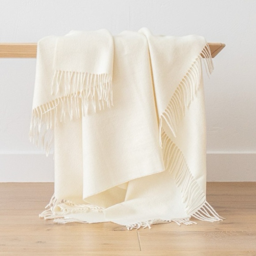 Alicia Adams Alpaca Throw in Ivory